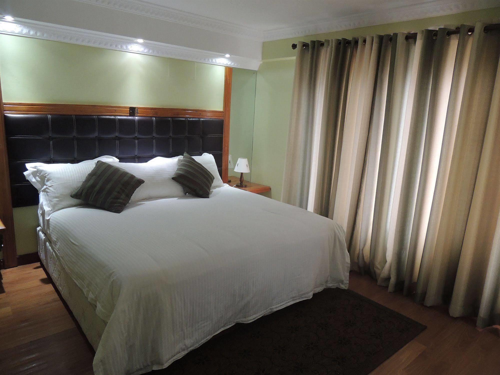 Nairobi Upperhill Hotel Екстер'єр фото